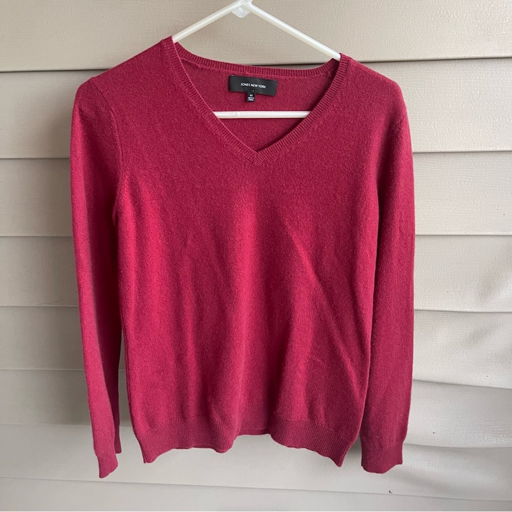 Jones New York Red V Neck Sweater 100% Cashmere Size M Carrier Minimalist‎
